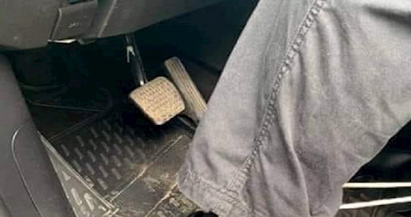 Netko na Balkanu sjetio se urnebesnog načina za lakše privikavanje na automatik auto, morate vidjeti
