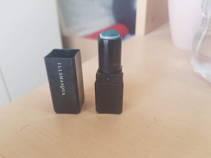 Ne mogu vjerovati da sam potrošila cijeli ruž ove boje!