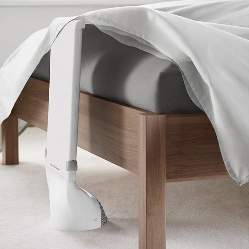 Za one ljude koji uvijek izbace jednu nogu van pokrivača da im ne bude prevruće- klima uređaj za krevet!