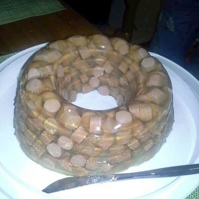 11. Hrenovke u želeu. Mišljenja su podijeljena oko ovog- genijalno ili ludo...?