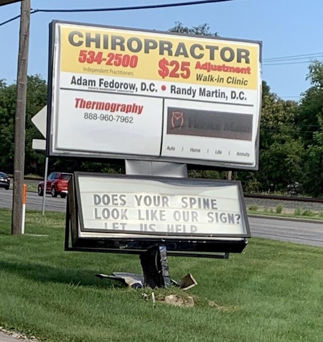 Kiropraktičar je pametno iskoristio polomljeni billboard