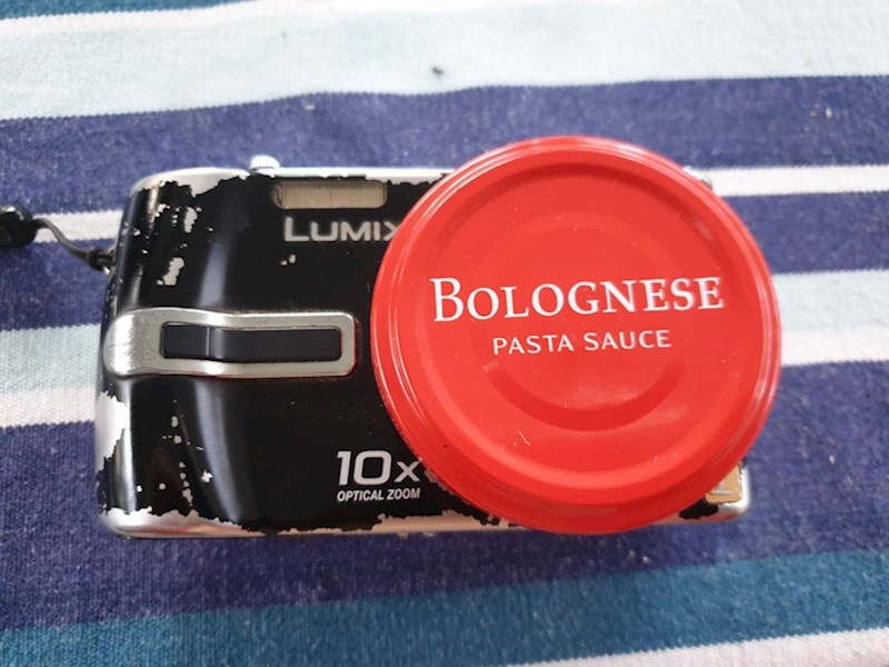 "Tata je davno izgubio poklopac za objektiv..."