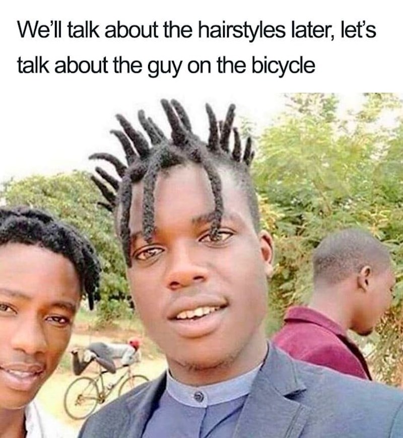 17. Ne možemo odlučiti je li bolja frizura ili tip na biciklu u pozadini 🤣