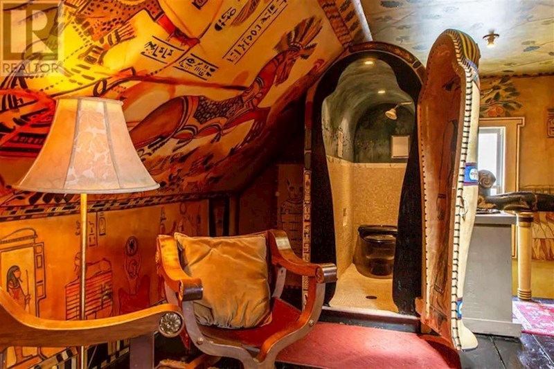 Biste li obavljali nuždu u sarkofagu? 🤣