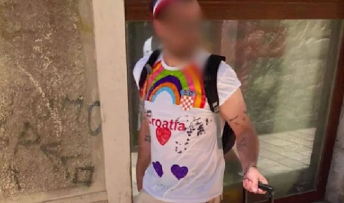 Turist fotkan u Dalmaciji hit je na Fejsu zbog neobičnog detalja, morate vidjeti što je ponio na put