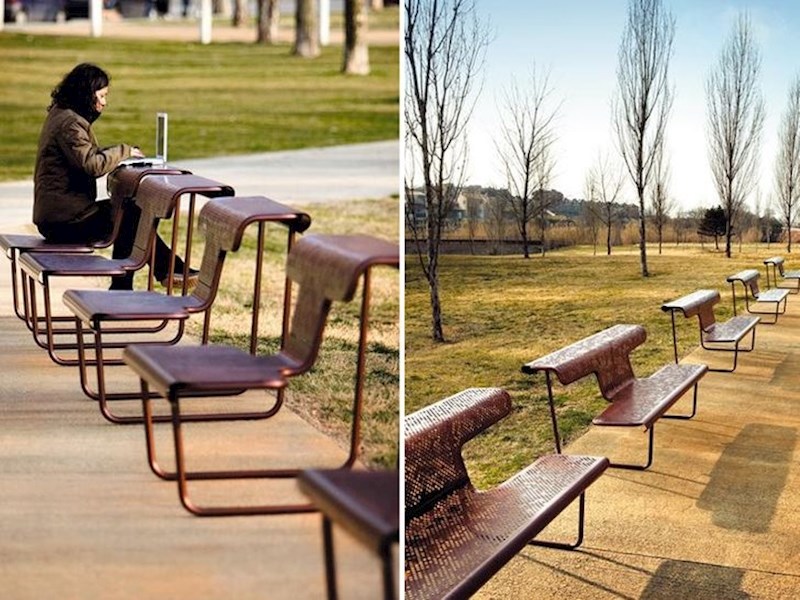 Vrhunska ideja! Klupa čiji naslon može poslužiti i kao stol!