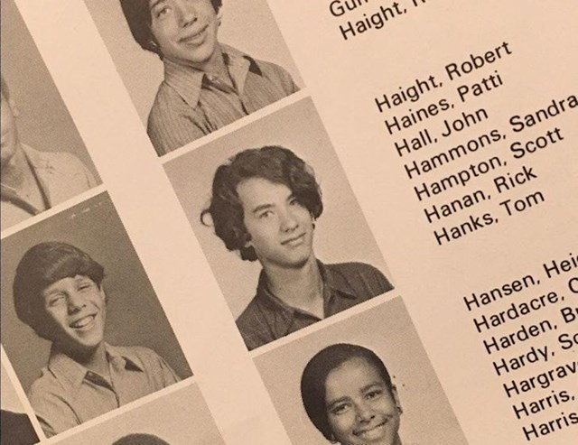 "Moj tata je išao u srednju školu s Tomom Hanksom. Ovo je njegov godišnjak!"