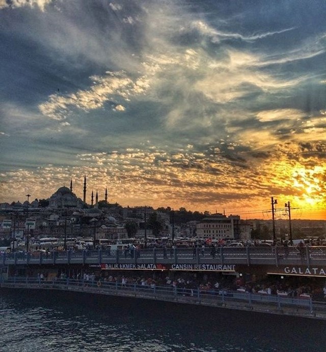Zalazak sunca u Istanbulu je jednostavno prekrasan prizor