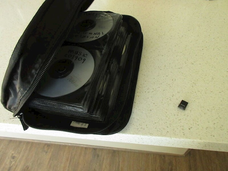 Obavezna oprema prije svakog putovanja. Pažljivo su se slagale kompilacije pjesama i pržile na CD-ove!