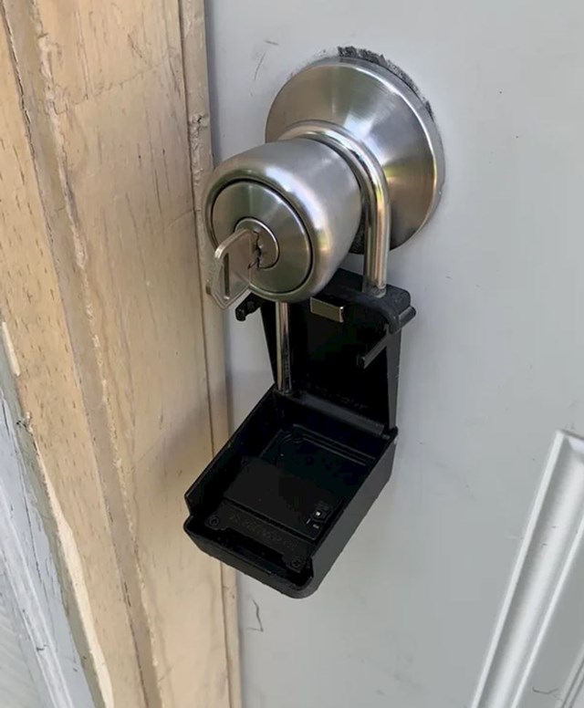 Agent za nekretnine je ostavio ključ u bravi nakon pokazivanja moje kuće