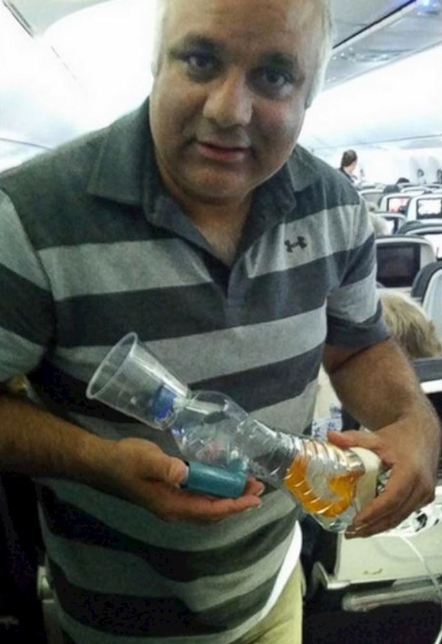 2. Astmatičar je imao napad u avionu, među putnicima se našao doktor koji je napravio ovo i spasio dječaka