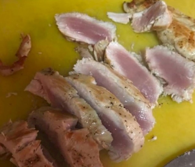"Prijateljica me pozvala na ručak i njena mama nam je poslužila sirovu piletinu. Rekla je da krv daje odličan okus. Pitala sam mogu li svoju porciju podgrijati u mikrovalnoj. Dobila sam lekciju da su u Drugom svjetskom ratu rumunjski vojnici jeli ljude i da sam nezahvalna. Imala sam 8 godina"