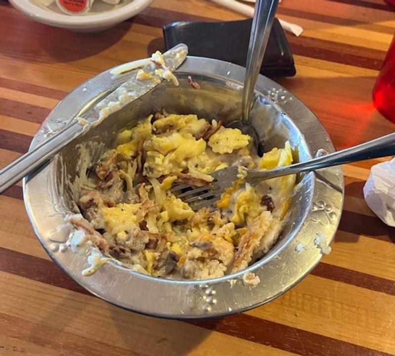 8. Izgleda li i vama ovo kao posuda za psa?