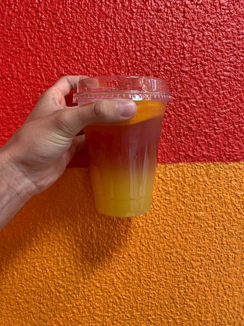 Piće se savršeno poklopilo sa zidom! U nijansu!