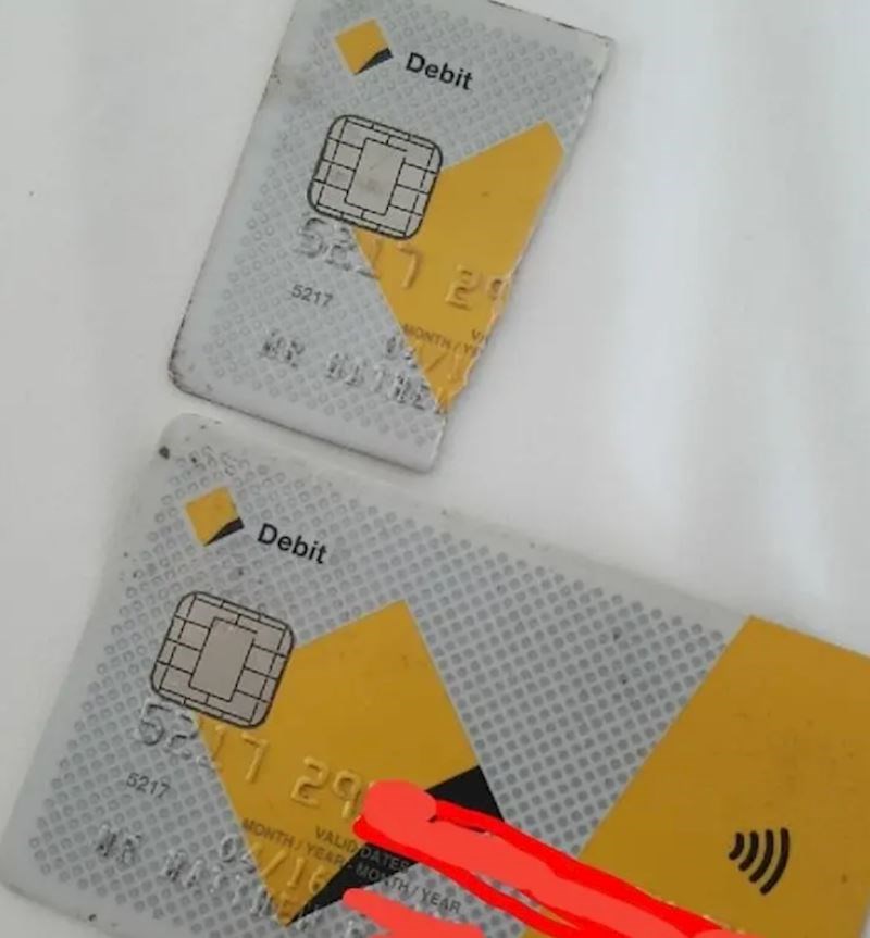 Na odmoru je pronašao tuđu karticu s istim imenom, datumom isticanja i početnim znamenkama računa kao na njegovoj kartici!