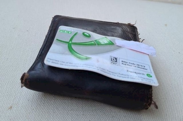 Tip je ostavio novčanik na suncu, a pored njega bio je pokaz za javni prijevoz. Čak nije bio toliko paklen dan...