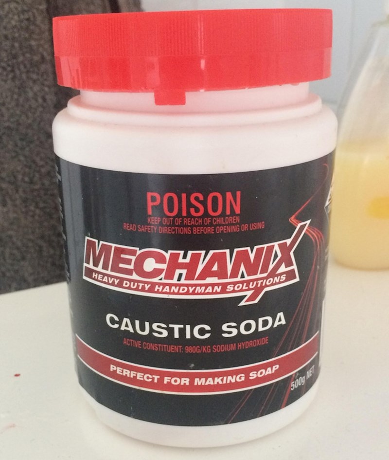 Proteinski prah za smoothie? Ne, natrijev hidroksid!