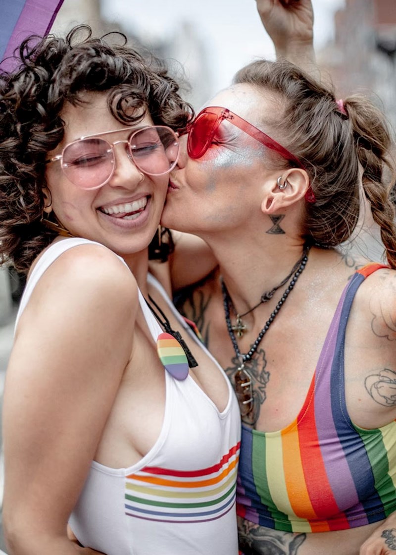 "Jesu li mali prestare da budu lezbijke?"