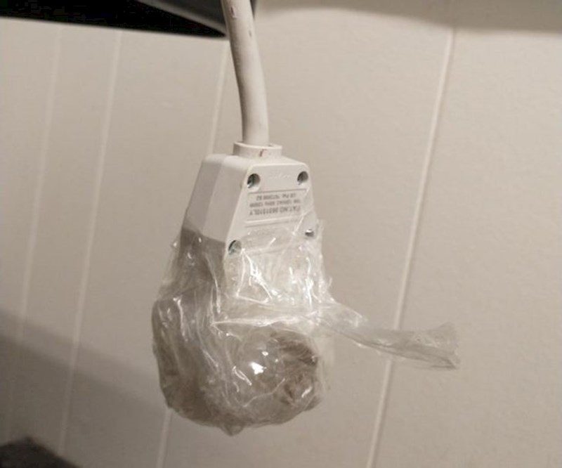 9. Šef je mislio da će ovo spriječiti zaposlenike da uključe klimu usred toplinskog udara...