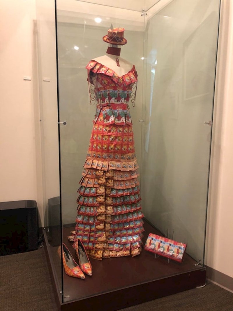 Haljina napravljena od vrećica čaja