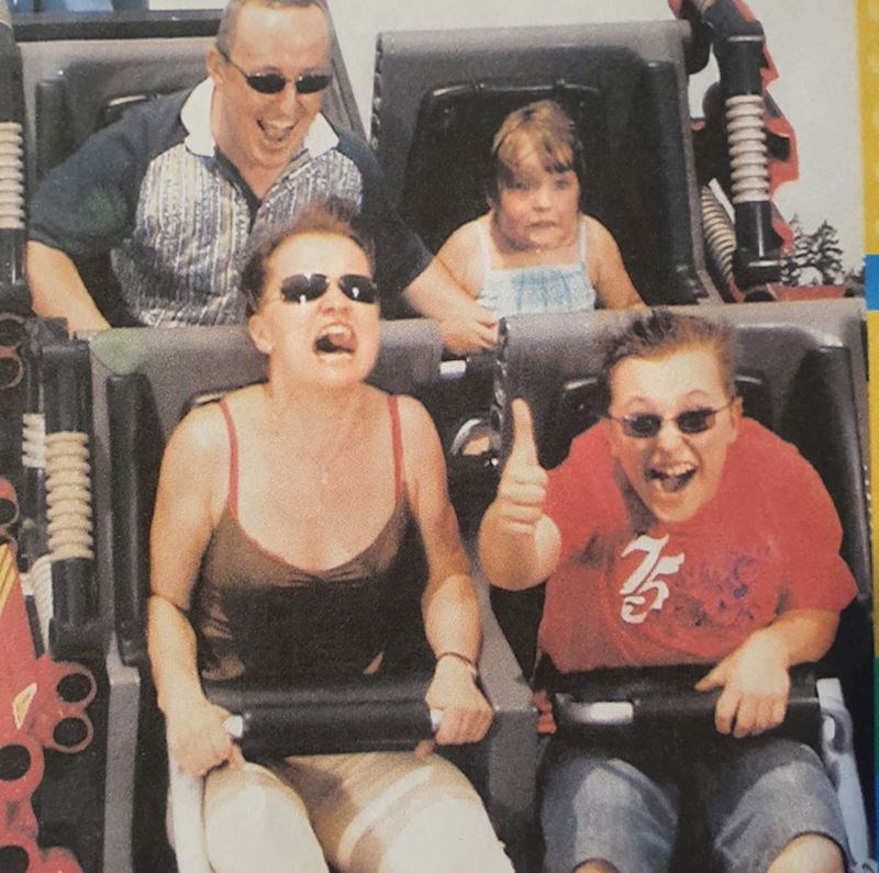 "Pronašla sam fotku iz djetinjstva. Jedan moj rođendan smo proslavili u zabavnom parku. Očito je svima bilo dobro osim meni"