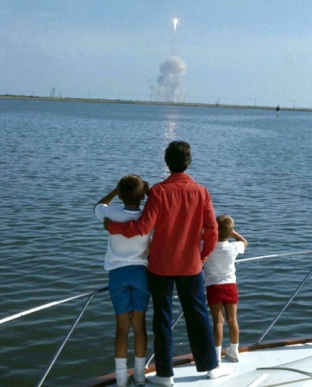Obitelj Neila Armstronga gleda lansiranje na Mjesec 1969. godine