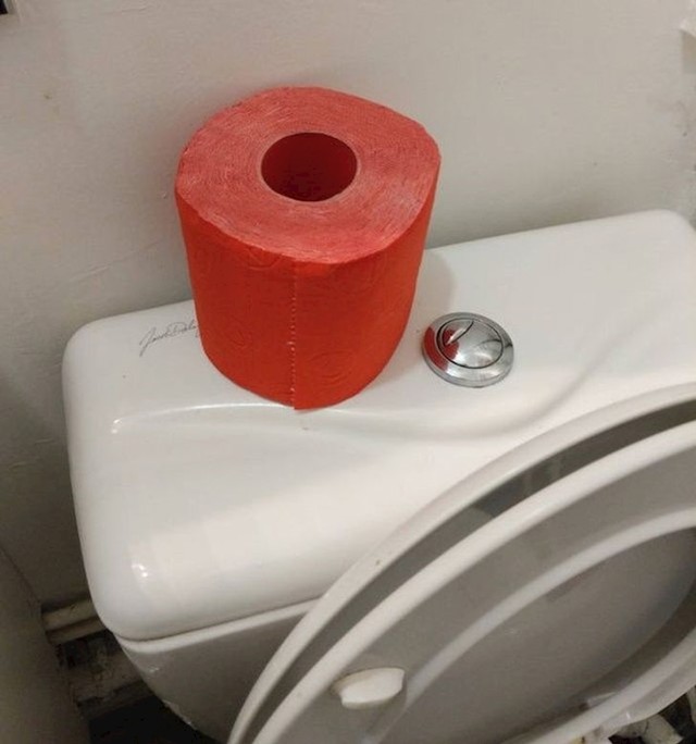 Jeste li ikad vidjeli žarko crveni toaletni papir??