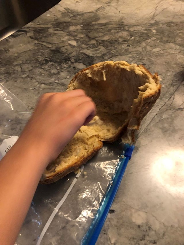 Zaboravite na normalne kriške kruha na nekoliko godina. Kruh se jede ovako