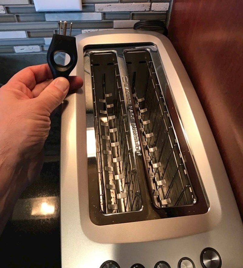 Tako jednostavno, a znači puno- otvor koji olakšava iskopčavanje kabela