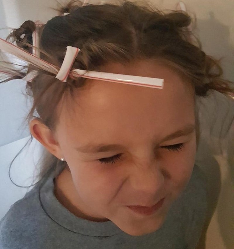 19. Samohrani tate- za 50 centi možete kupiti 100 slamki i s njima kovrčati kosu svojim curicama!