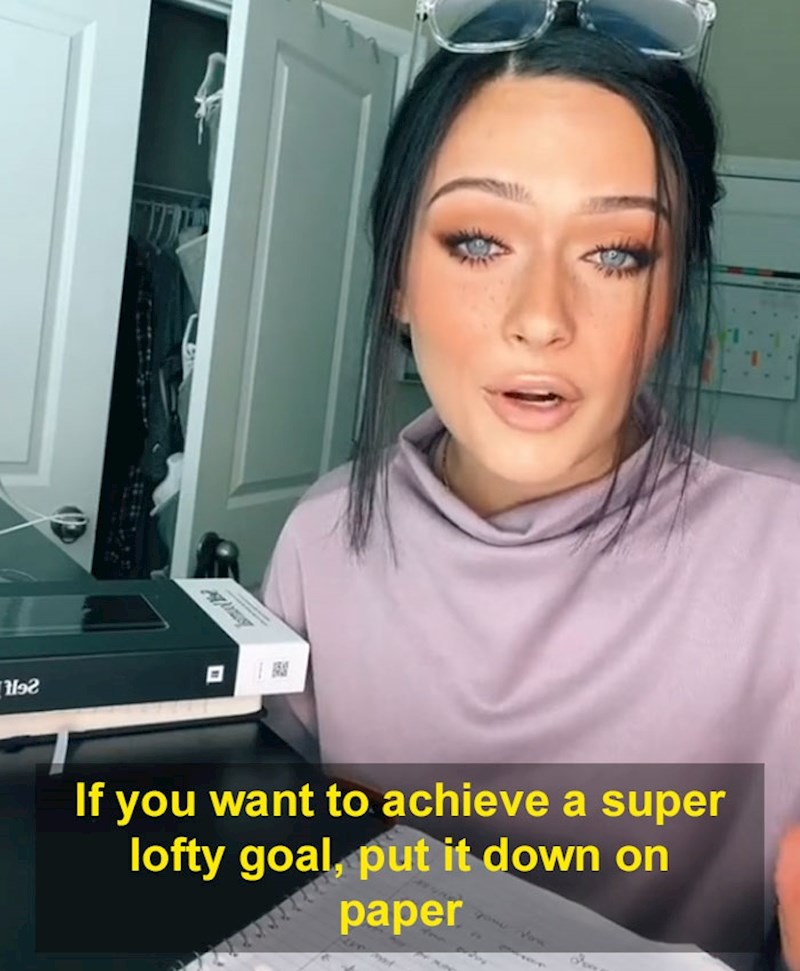 Ako želite postići neki cilj, zapišite ga! Jednom kada je fizički prisutna u nečemu gdje ćete je gledati svaki dan, kao dnevniku ili planeru, misao ima 43% veće šanse da će se ostvariti.