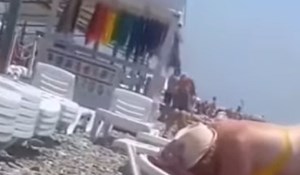 Društvenim mrežama širi se urnebesan video, morate vidjeti kako se ova žena sunča na plaži