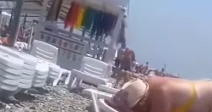 Društvenim mrežama širi se urnebesan video, morate vidjeti kako se ova žena sunča na plaži