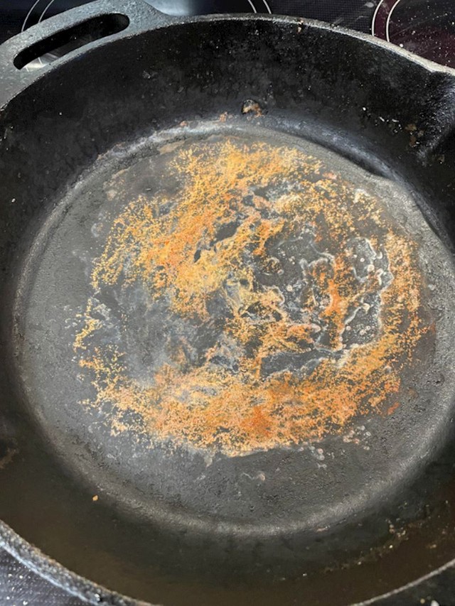 "Žena je čistila moju tavu od lijevanog željeza. Što mislite koliku ću alimentaciju morati plaćati za dvoje djece ako je sada ostavim?"😂