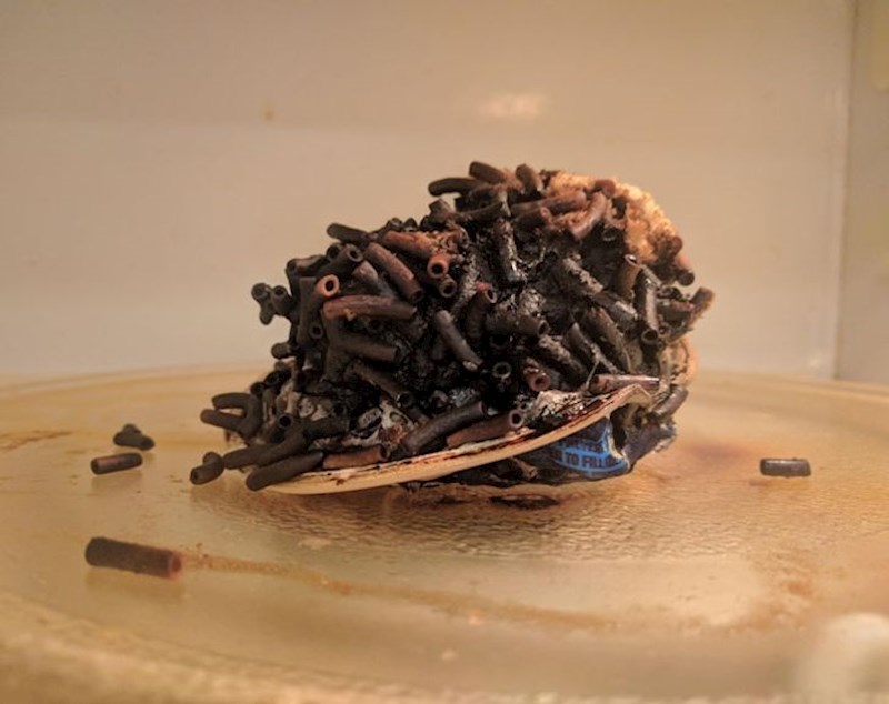 "Mom djetetu su se jeli makaroni sa sirom iz mikrovalne. Kuća se provjetravala danima iza!"