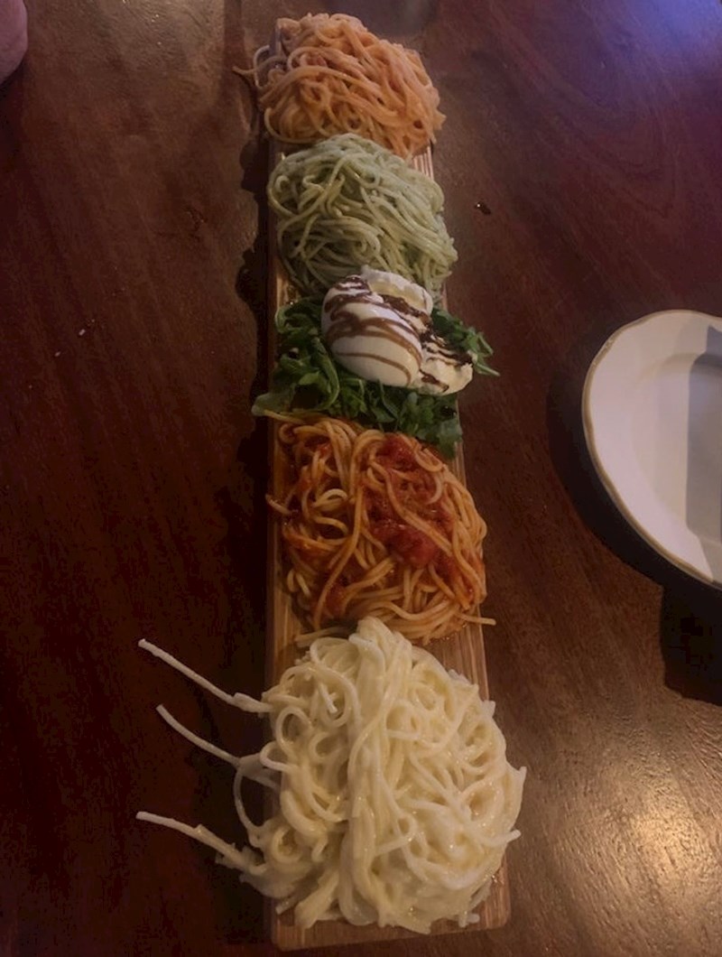 6. Tjestenine je bilo posvuda do kraja ručka...