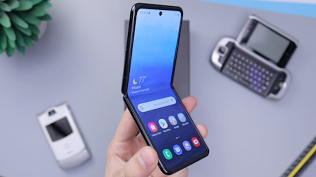 4.	Zbog čestih lomova mobitela u stražnjem džepu hlača, Samsung  testira čvrstoču uređaja pomoću robota u obliku stražnjice