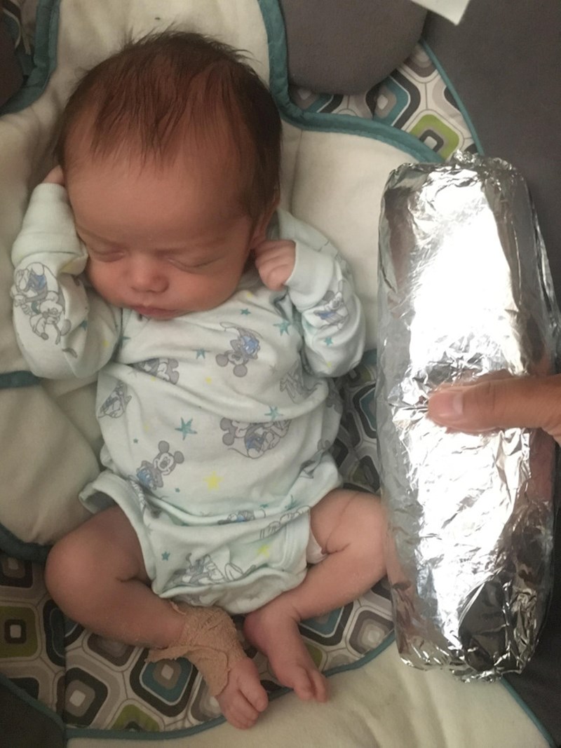 Sin star dva tjedna u usporedbi s burritom