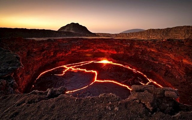 Jezero od lave iz vulkana Erta Ale u Etiopiji