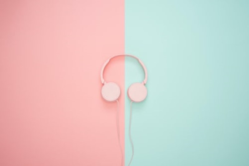 9.	Čovjek s najdubljim glasom na svijetu može proizvesti zvuk koji je nečujan ljudskom uhu