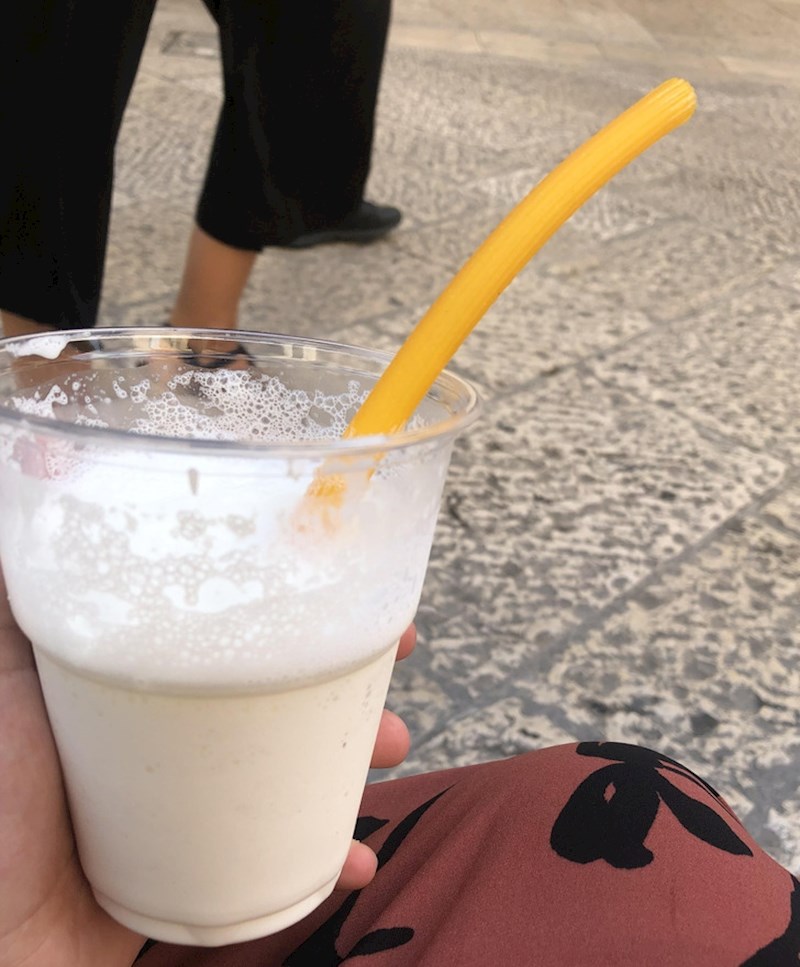 6. U Italiji su curi umjesto slamke dali tjesteninu!