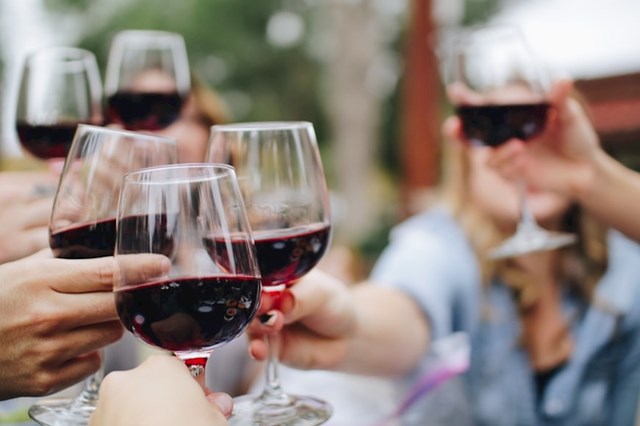U posljednjih 300 godina, potrošnja vina se toliko povećala, da su čaše za vino 7 puta veće od onih iz kojih se pilo u 18.stoljeću!