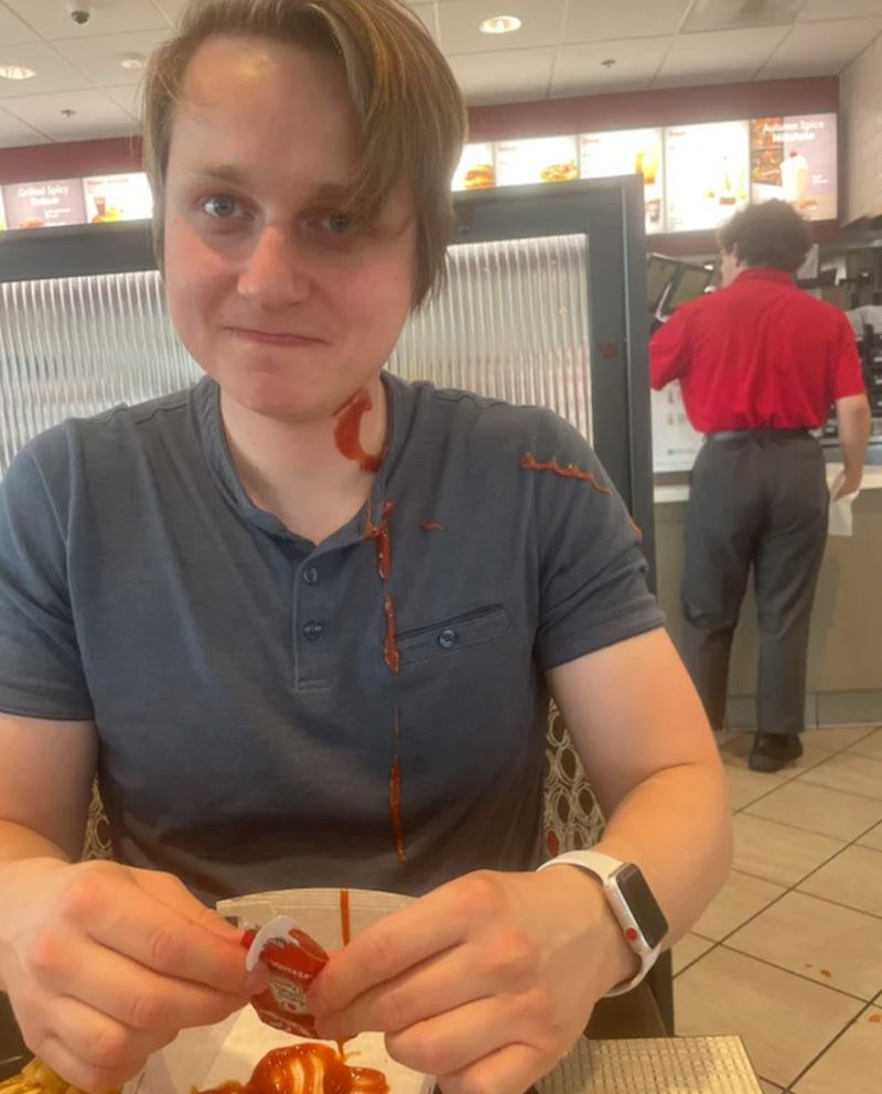 Bio sam gladan k'o pas i žurio sam se staviti prvi zalogaj u usta