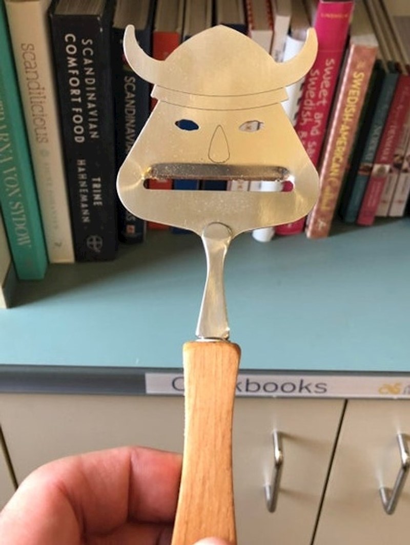 Rezač za sir viđen u Švedskoj. Fora