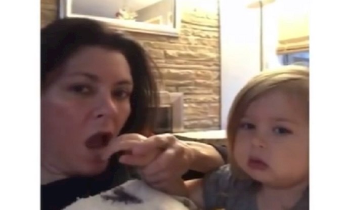 VIDEO Mama je nasamarila svoju bebu, morate vidjeti njenu reakciju!