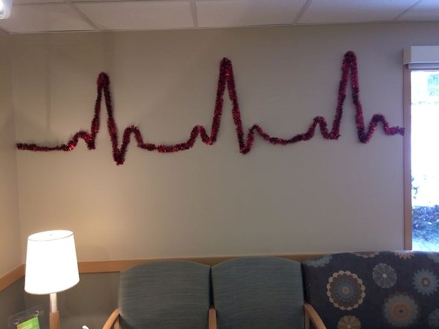 2. Ovako je u jednoj bolnici okićen odjel kardiologije za Božić