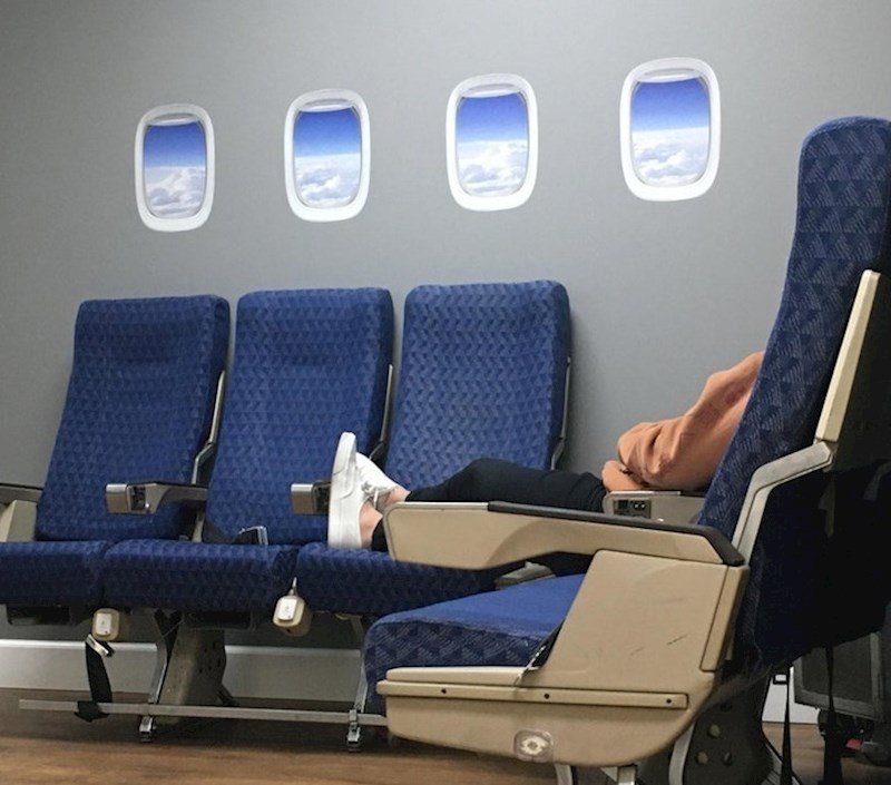 Ova tvrtka uredila je svoju sobu za odmor kao interijer aviona