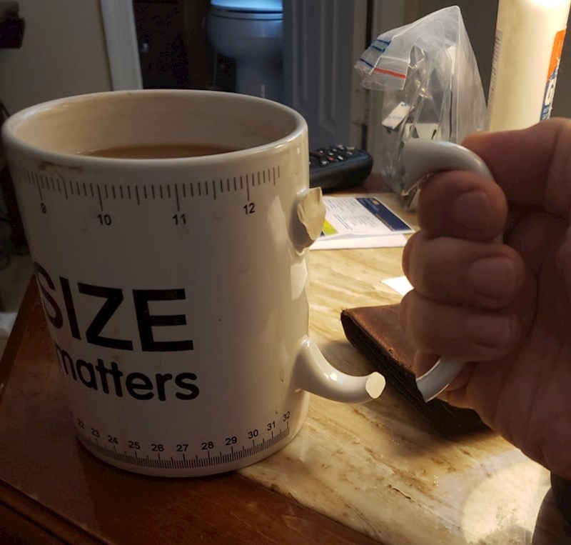 Znaš da će dan biti nikakav kada krene ovako već prije prvog gutljaja kave.