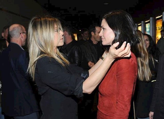 Jennifer Aniston je kuma kćeri Courtney Cox, logično :)