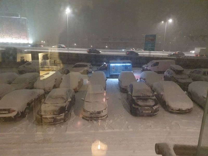 1. Kamion sa sladoledima se može vidjeti po vartovima tijekom svih godišnjih doba